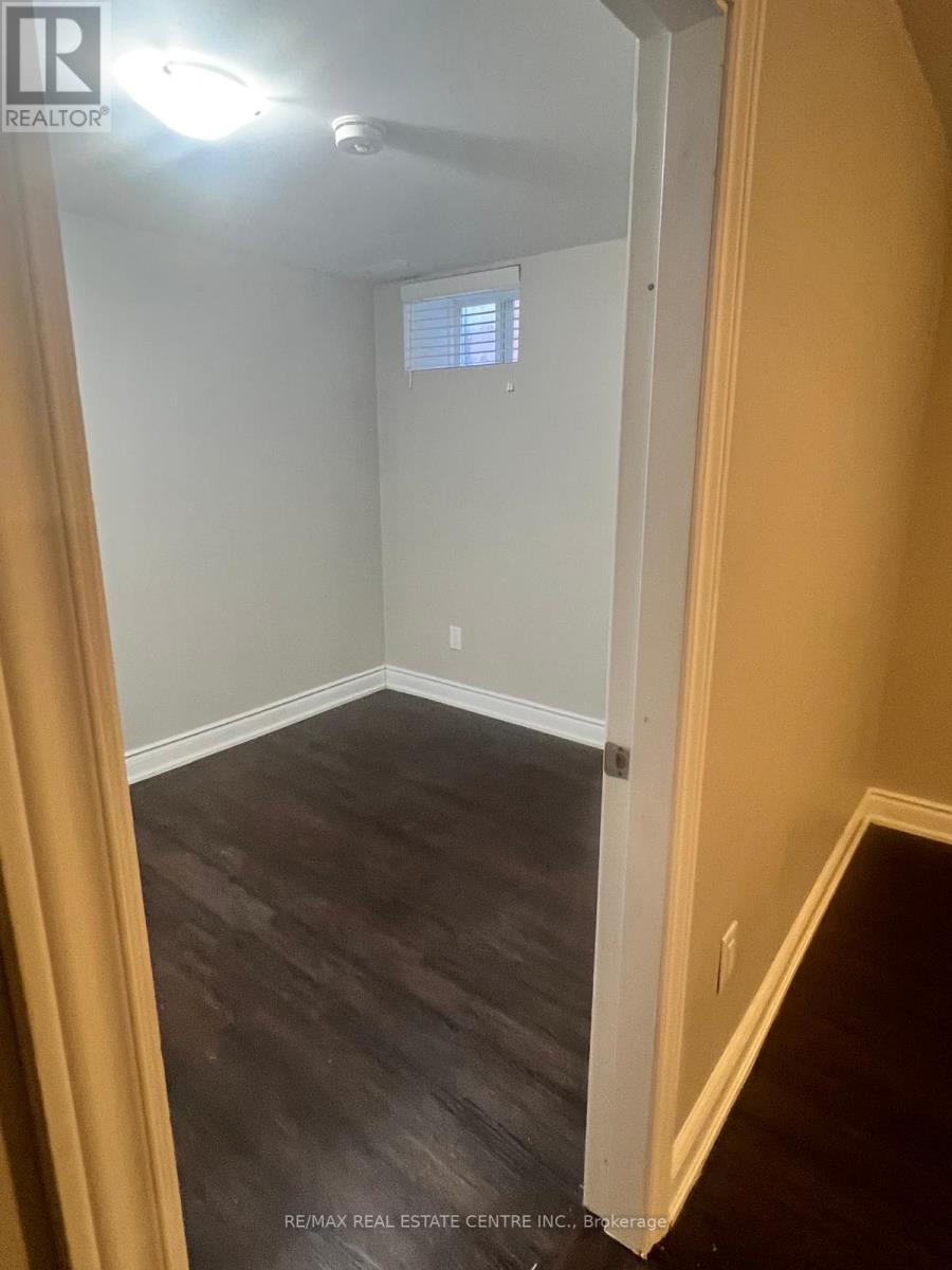 3153 Shadetree Drive, Mississauga, Ontario  L5N 6P3 - Photo 17 - W12466638