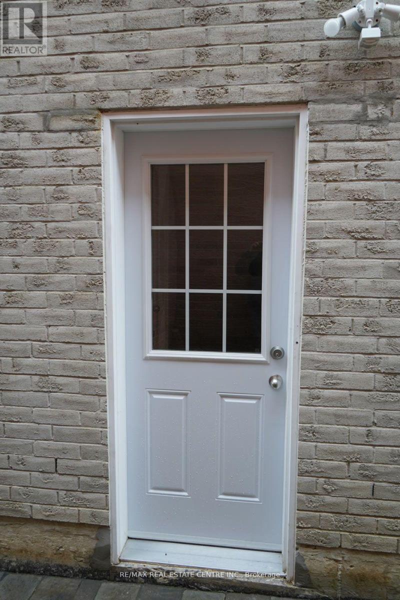 3153 Shadetree Drive, Mississauga, Ontario  L5N 6P3 - Photo 5 - W12466638