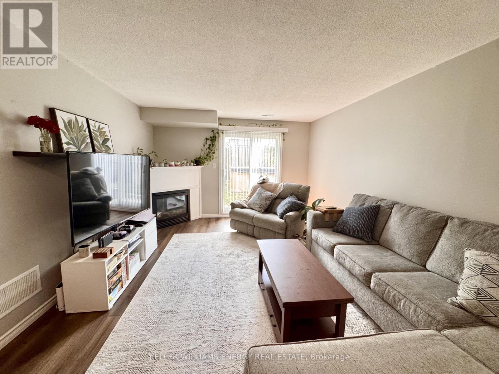 35 Champine Square, Clarington, Ontario  L1C 4W1 - Photo 2 - E12555194