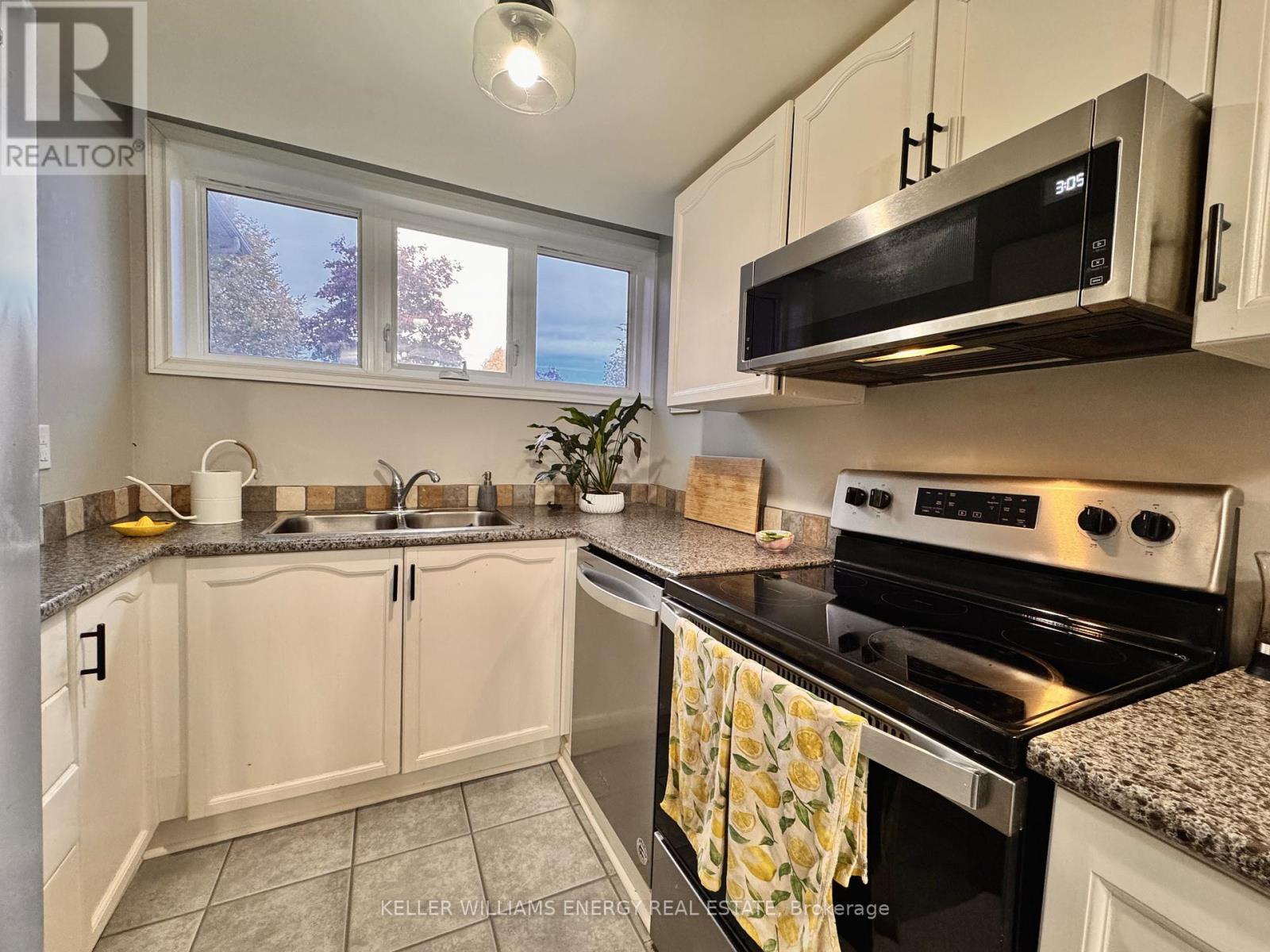 35 Champine Square, Clarington, Ontario  L1C 4W1 - Photo 4 - E12555194