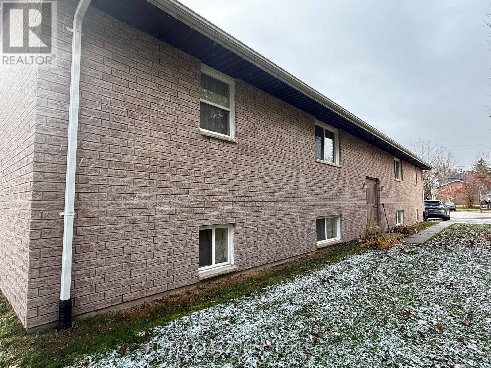 416 Gill Street, Orillia, Ontario  L3V 4K6 - Photo 2 - S12555286