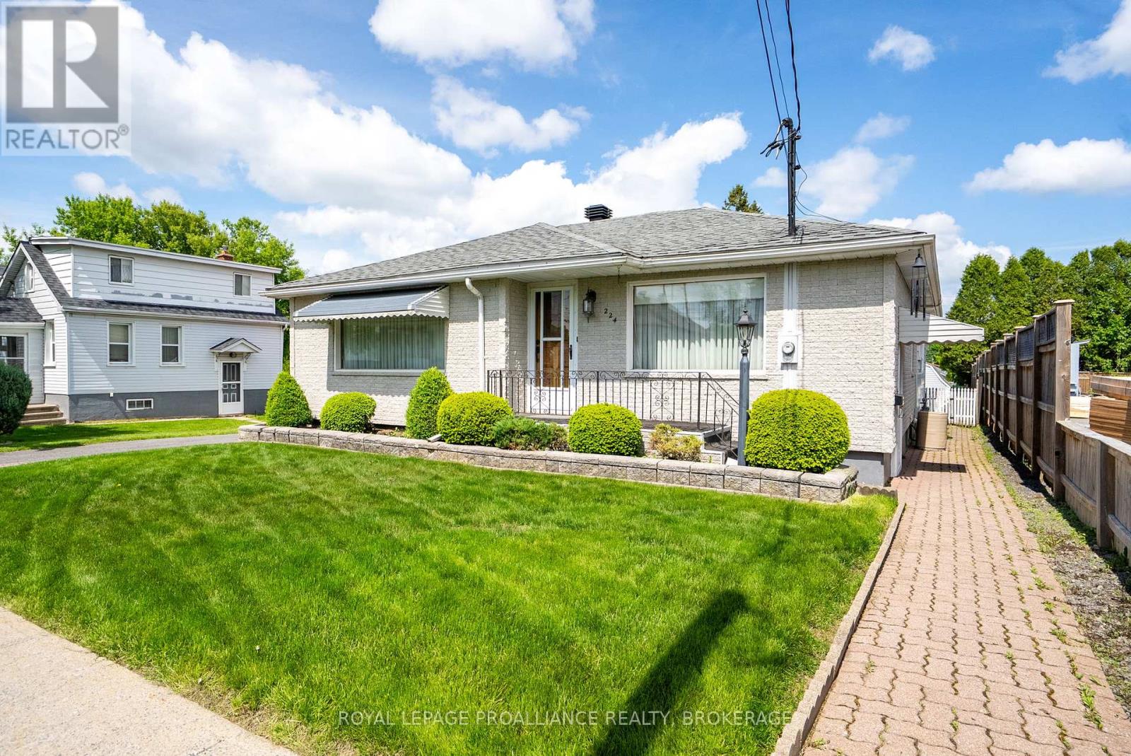 224 Danis Avenue, Cornwall, Ontario  K6H 5E7 - Photo 3 - X12555322