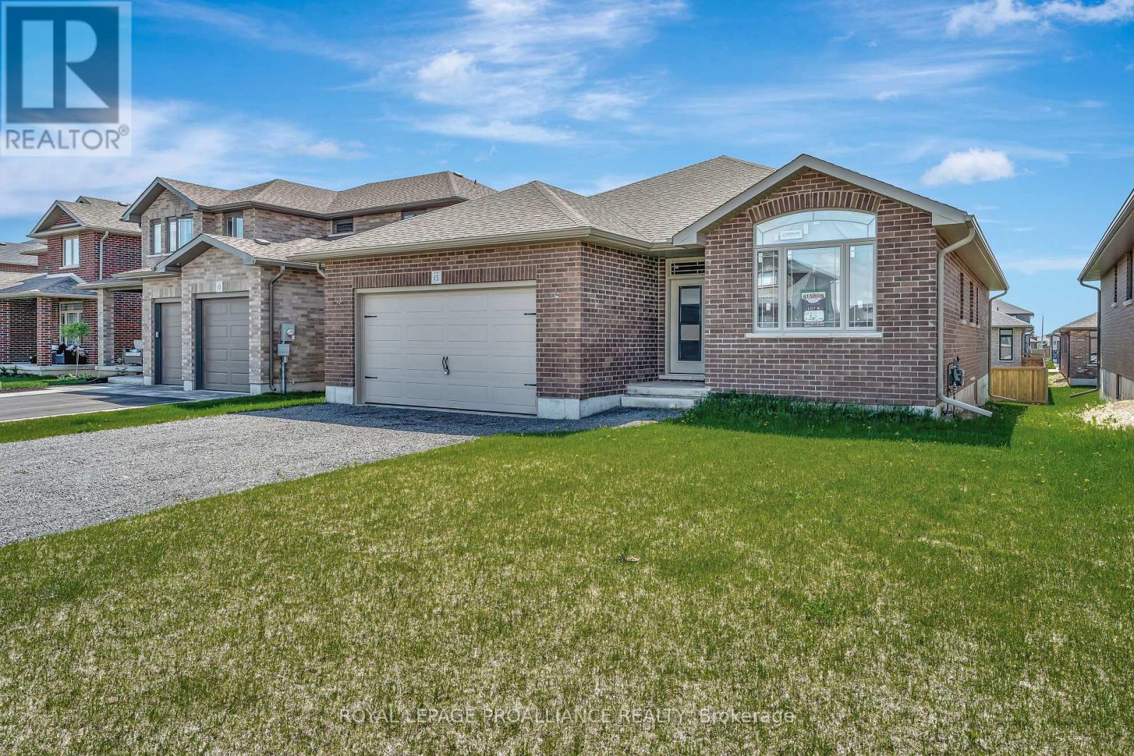 15 Andrew Crescent, Quinte West, Ontario  K8V 0K1 - Photo 1 - X12555198