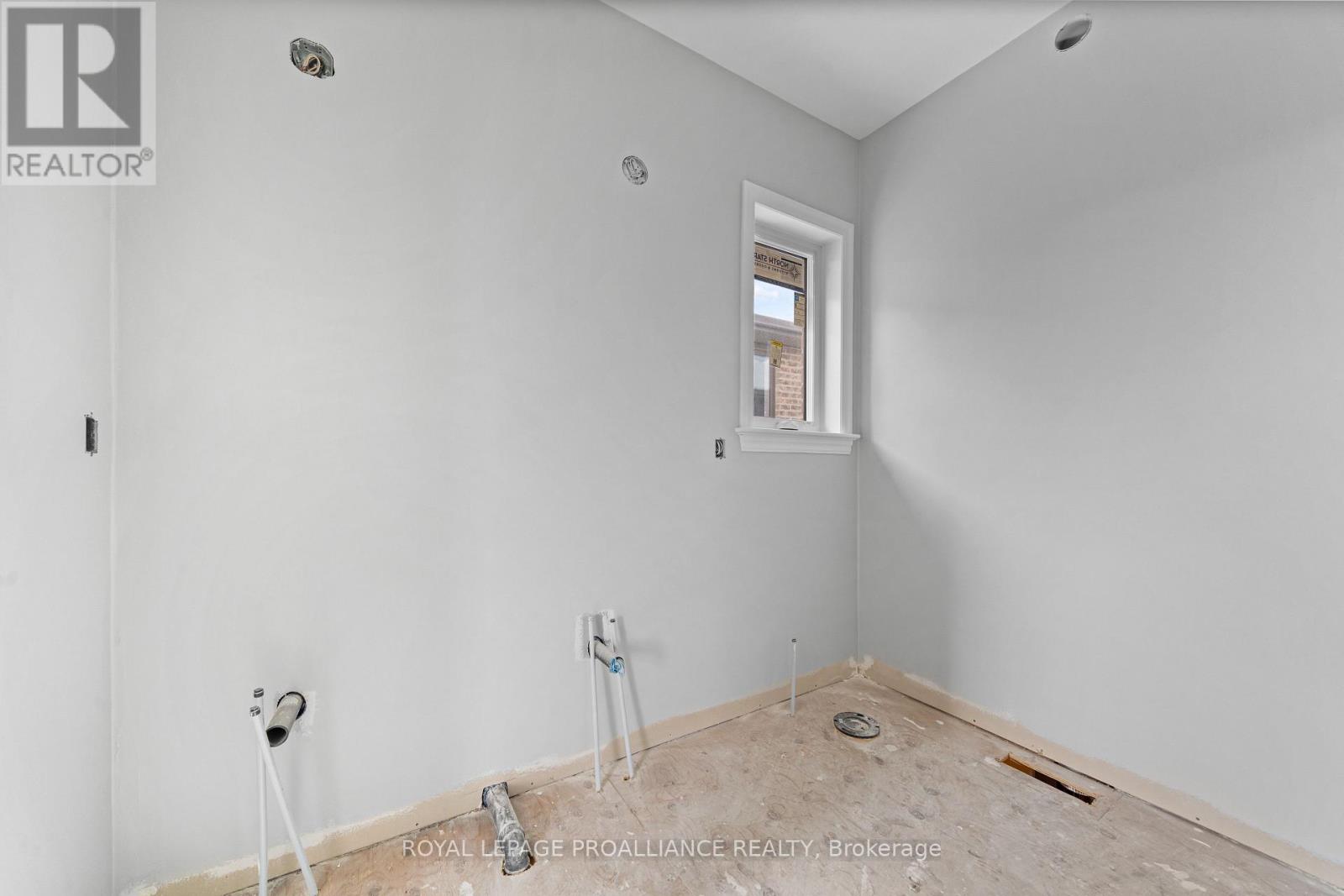 15 Andrew Crescent, Quinte West, Ontario  K8V 0K1 - Photo 16 - X12555198