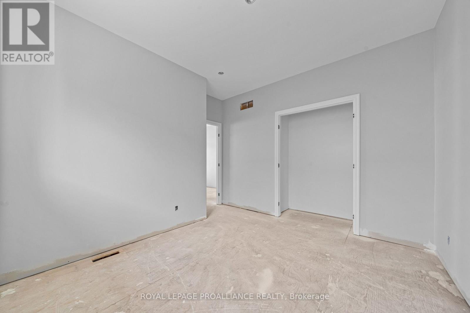 15 Andrew Crescent, Quinte West, Ontario  K8V 0K1 - Photo 19 - X12555198