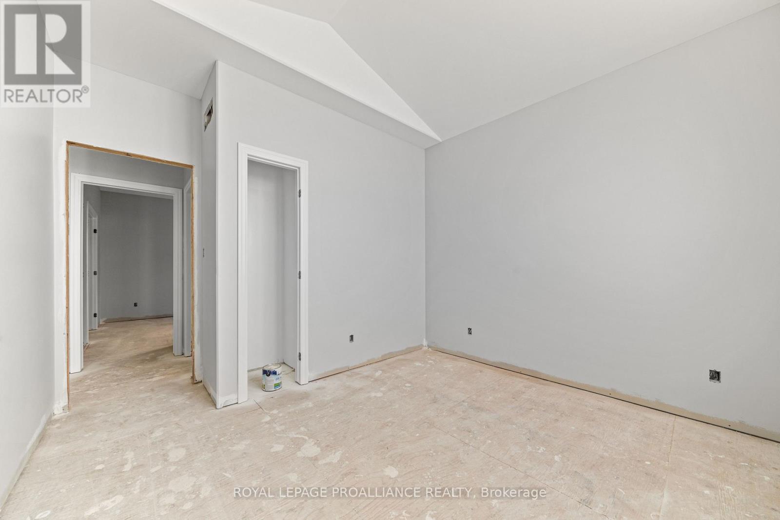 15 Andrew Crescent, Quinte West, Ontario  K8V 0K1 - Photo 21 - X12555198