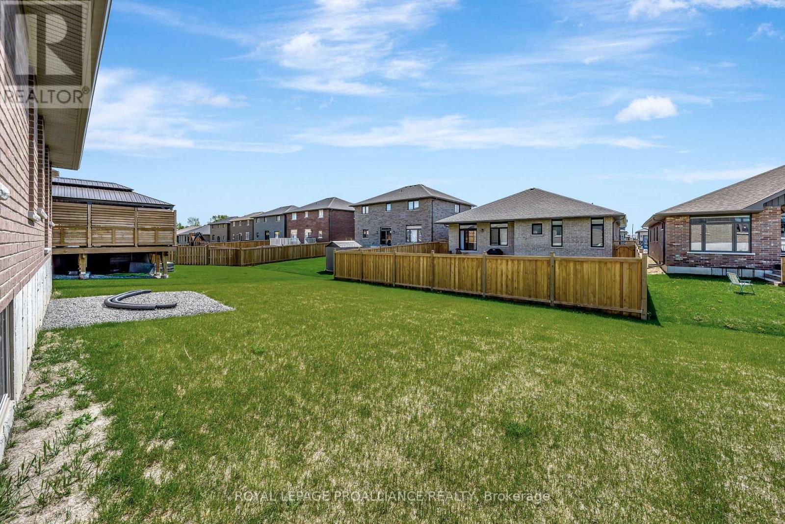 15 Andrew Crescent, Quinte West, Ontario  K8V 0K1 - Photo 23 - X12555198