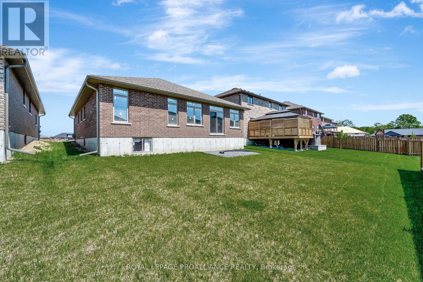 15 Andrew Crescent, Quinte West, Ontario  K8V 0K1 - Photo 24 - X12555198