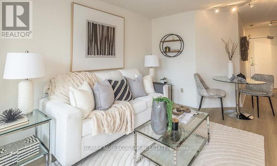 1010 - 25 Grenville Street, Toronto, Ontario  M4Y 2X5 - Photo 10 - C12555040