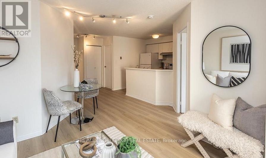 1010 - 25 Grenville Street, Toronto, Ontario  M4Y 2X5 - Photo 11 - C12555040