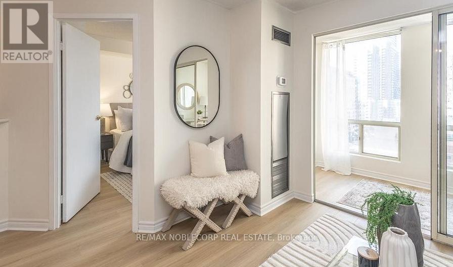 1010 - 25 Grenville Street, Toronto, Ontario  M4Y 2X5 - Photo 12 - C12555040