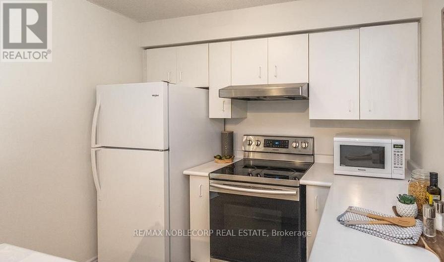 1010 - 25 Grenville Street, Toronto, Ontario  M4Y 2X5 - Photo 14 - C12555040