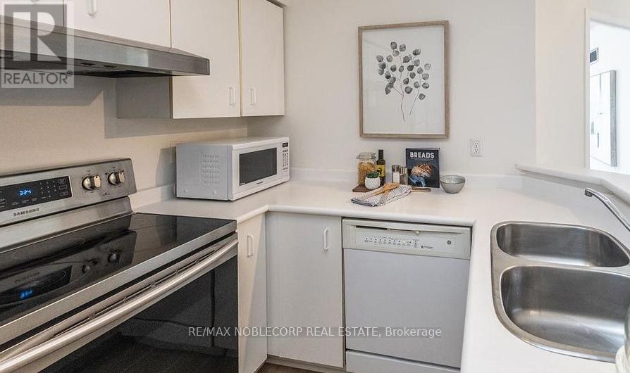 1010 - 25 Grenville Street, Toronto, Ontario  M4Y 2X5 - Photo 15 - C12555040