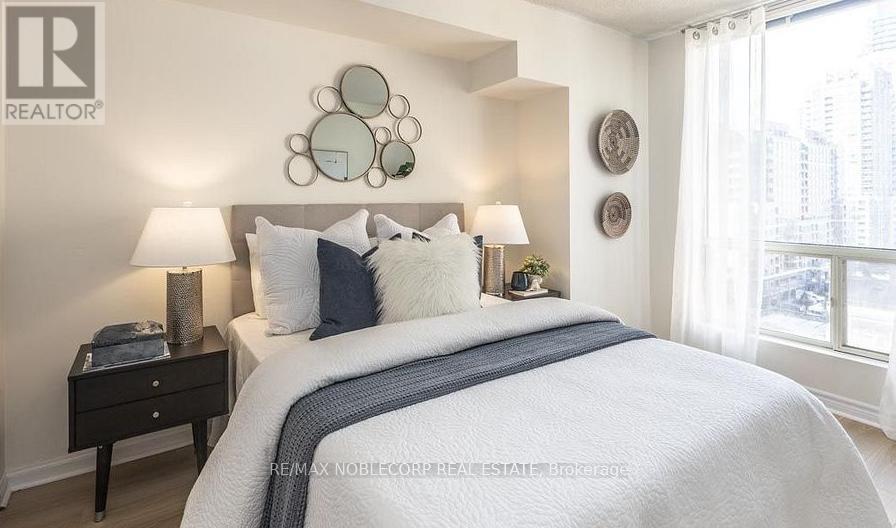 1010 - 25 Grenville Street, Toronto, Ontario  M4Y 2X5 - Photo 18 - C12555040