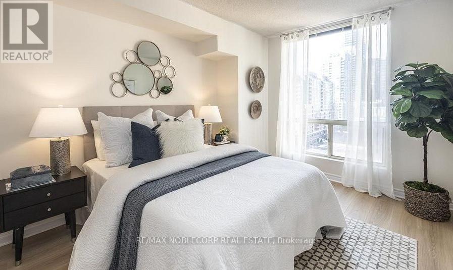 1010 - 25 Grenville Street, Toronto, Ontario  M4Y 2X5 - Photo 19 - C12555040