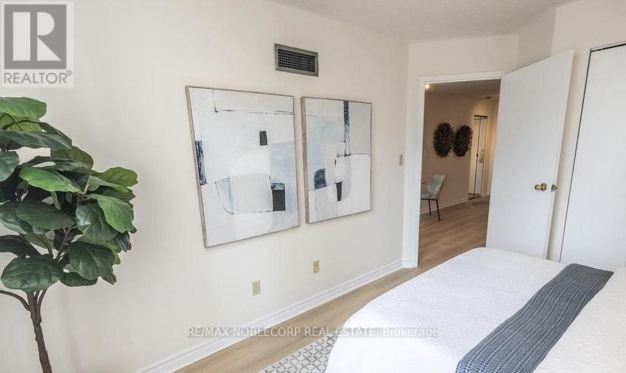 1010 - 25 Grenville Street, Toronto, Ontario  M4Y 2X5 - Photo 21 - C12555040