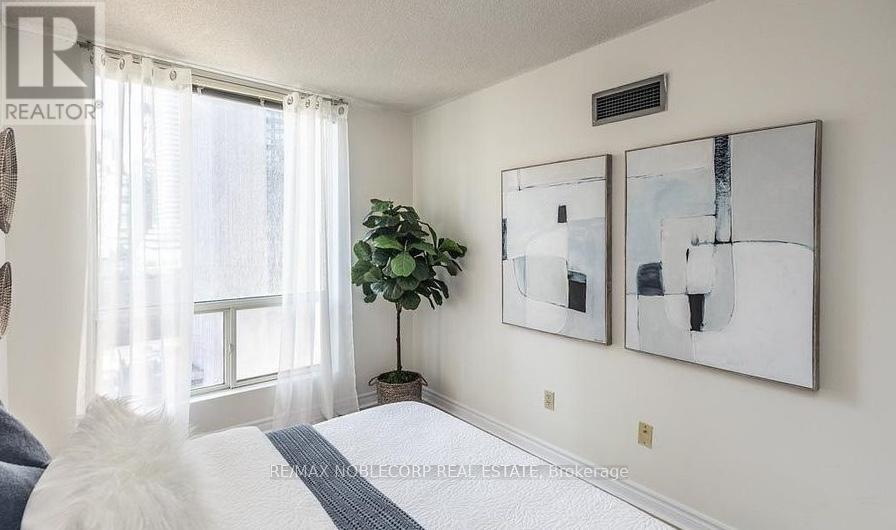 1010 - 25 Grenville Street, Toronto, Ontario  M4Y 2X5 - Photo 22 - C12555040