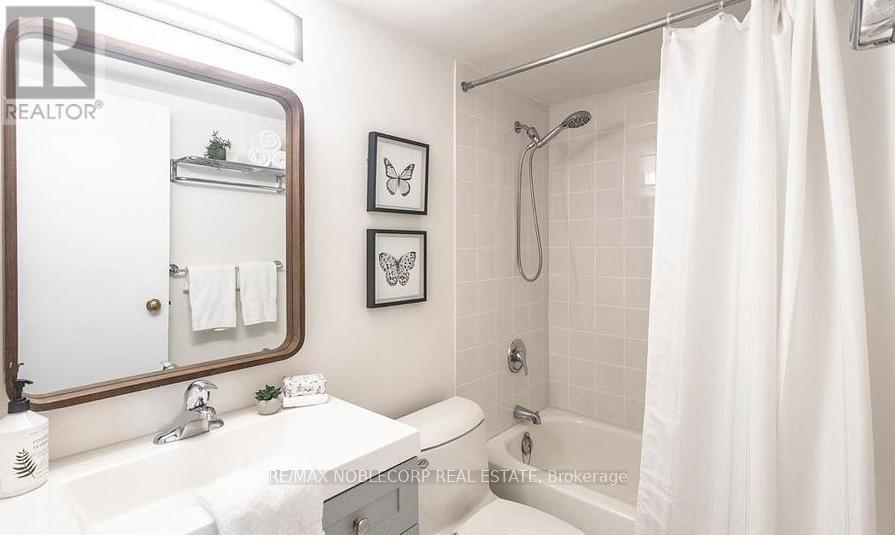 1010 - 25 Grenville Street, Toronto, Ontario  M4Y 2X5 - Photo 26 - C12555040