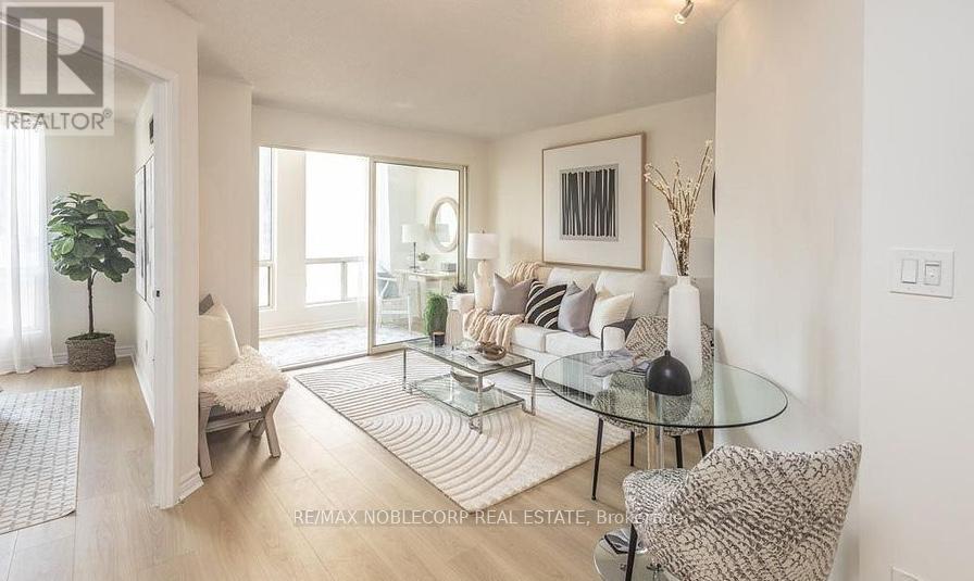 1010 - 25 Grenville Street, Toronto, Ontario  M4Y 2X5 - Photo 6 - C12555040