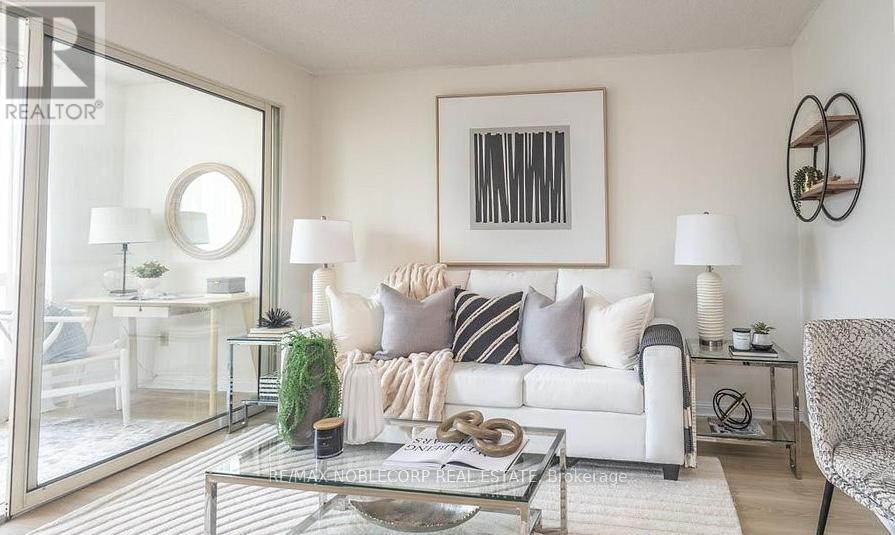 1010 - 25 Grenville Street, Toronto, Ontario  M4Y 2X5 - Photo 8 - C12555040