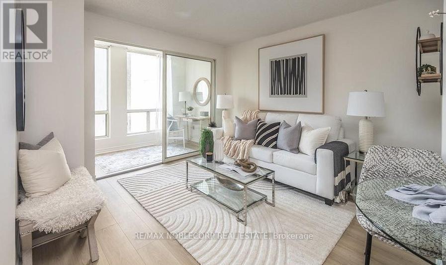 1010 - 25 Grenville Street, Toronto, Ontario  M4Y 2X5 - Photo 9 - C12555040