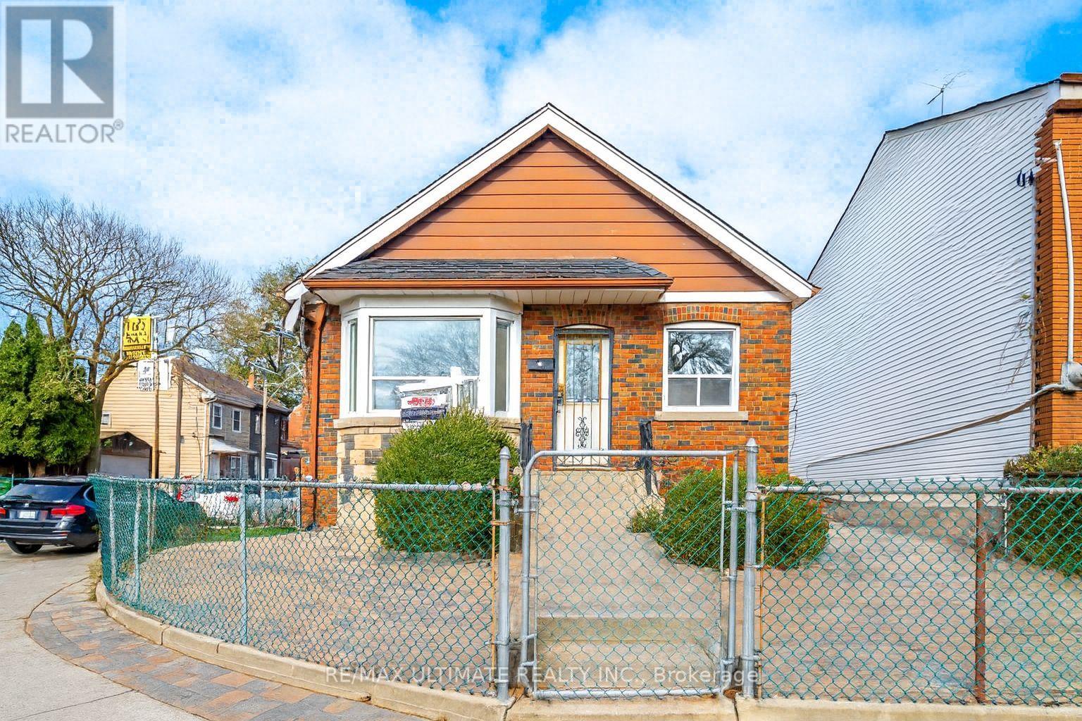 42 CARR STREET, Toronto, Ontario