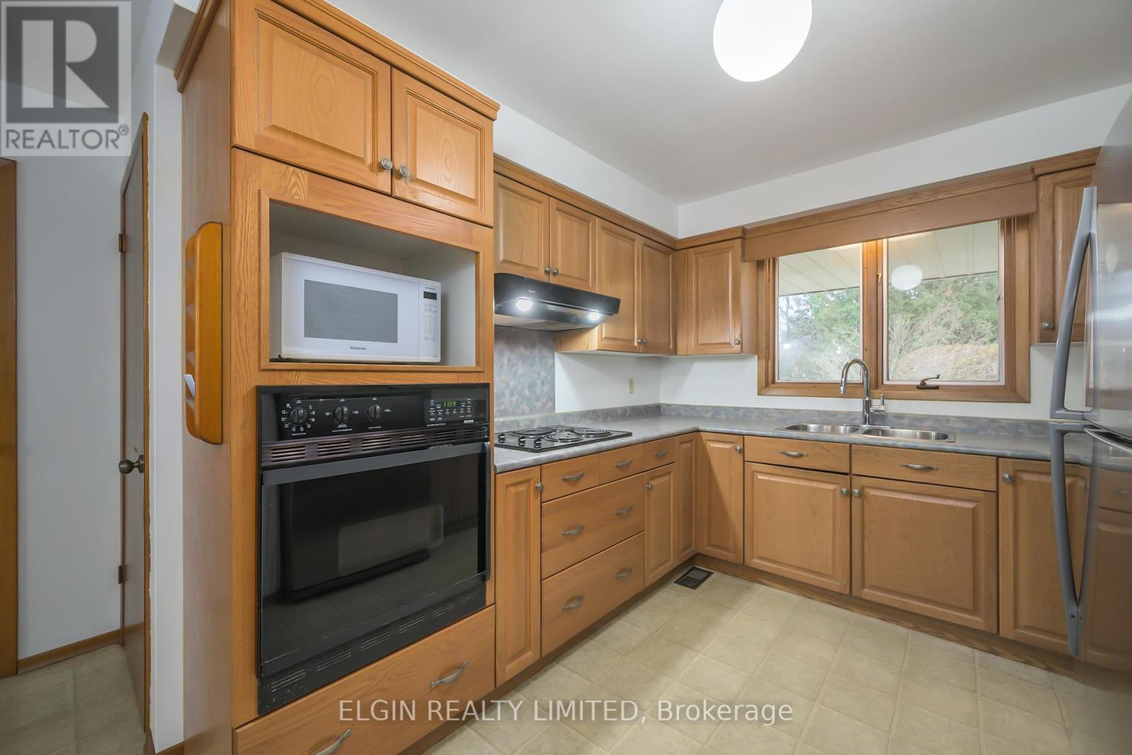 2 Oak Street, St. Thomas, Ontario  N5R 1R4 - Photo 10 - X12555188