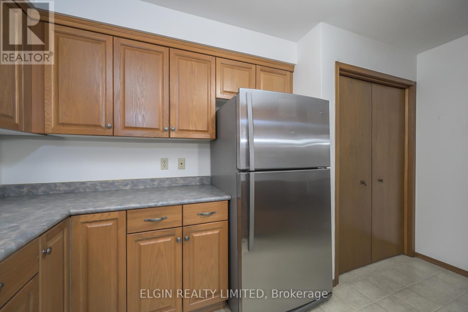 2 Oak Street, St. Thomas, Ontario  N5R 1R4 - Photo 11 - X12555188