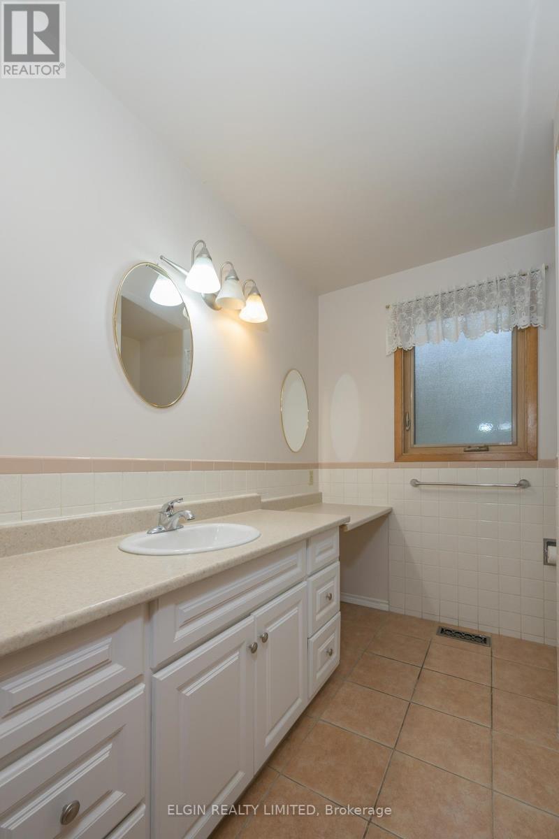 2 Oak Street, St. Thomas, Ontario  N5R 1R4 - Photo 15 - X12555188