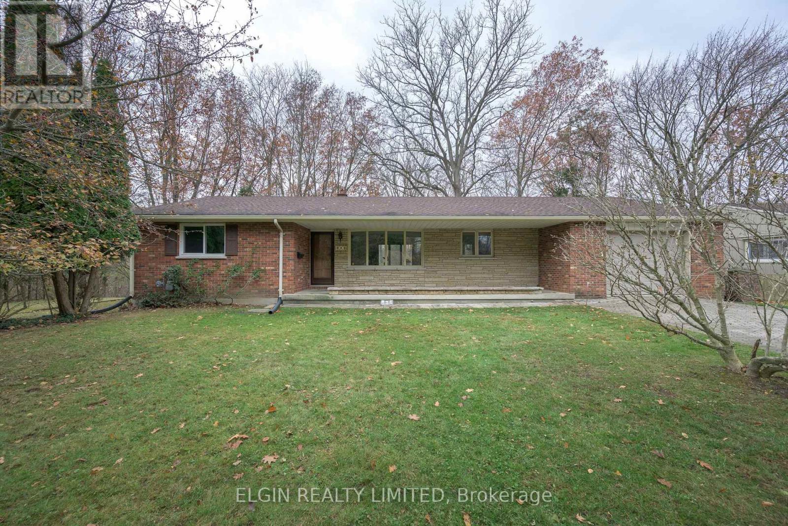 2 Oak Street, St. Thomas, Ontario  N5R 1R4 - Photo 2 - X12555188