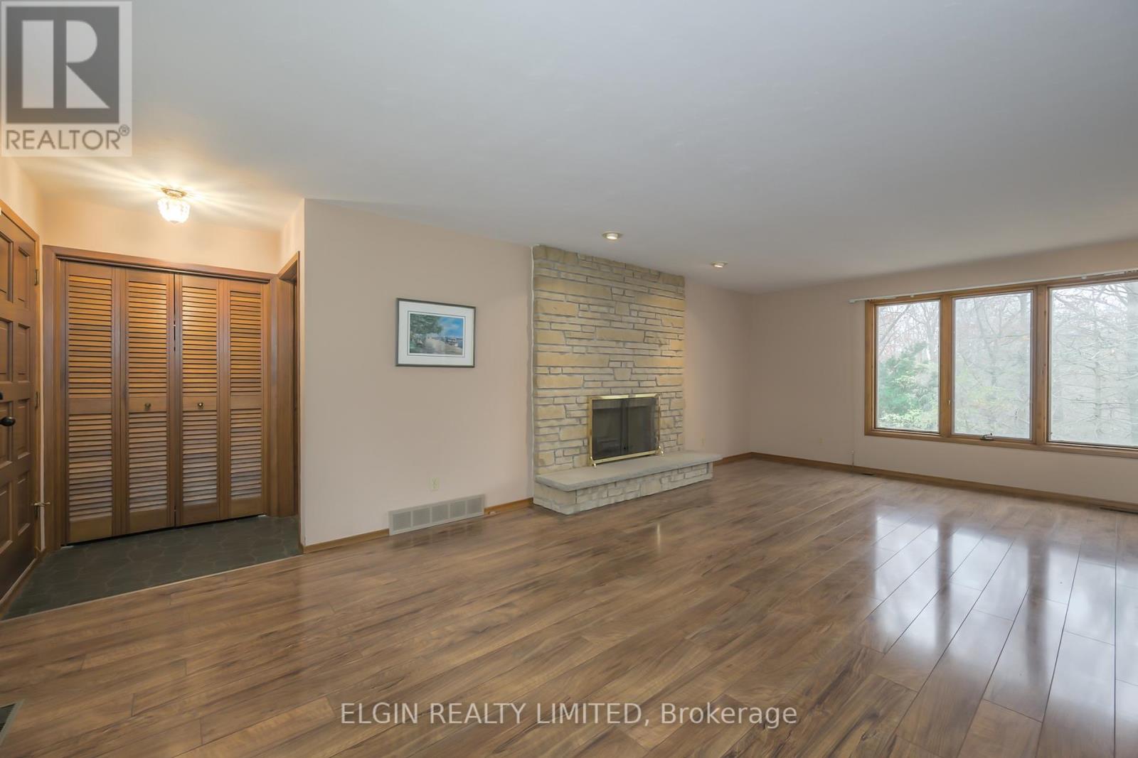 2 Oak Street, St. Thomas, Ontario  N5R 1R4 - Photo 3 - X12555188