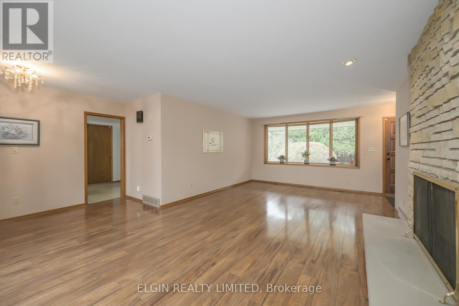 2 Oak Street, St. Thomas, Ontario  N5R 1R4 - Photo 4 - X12555188