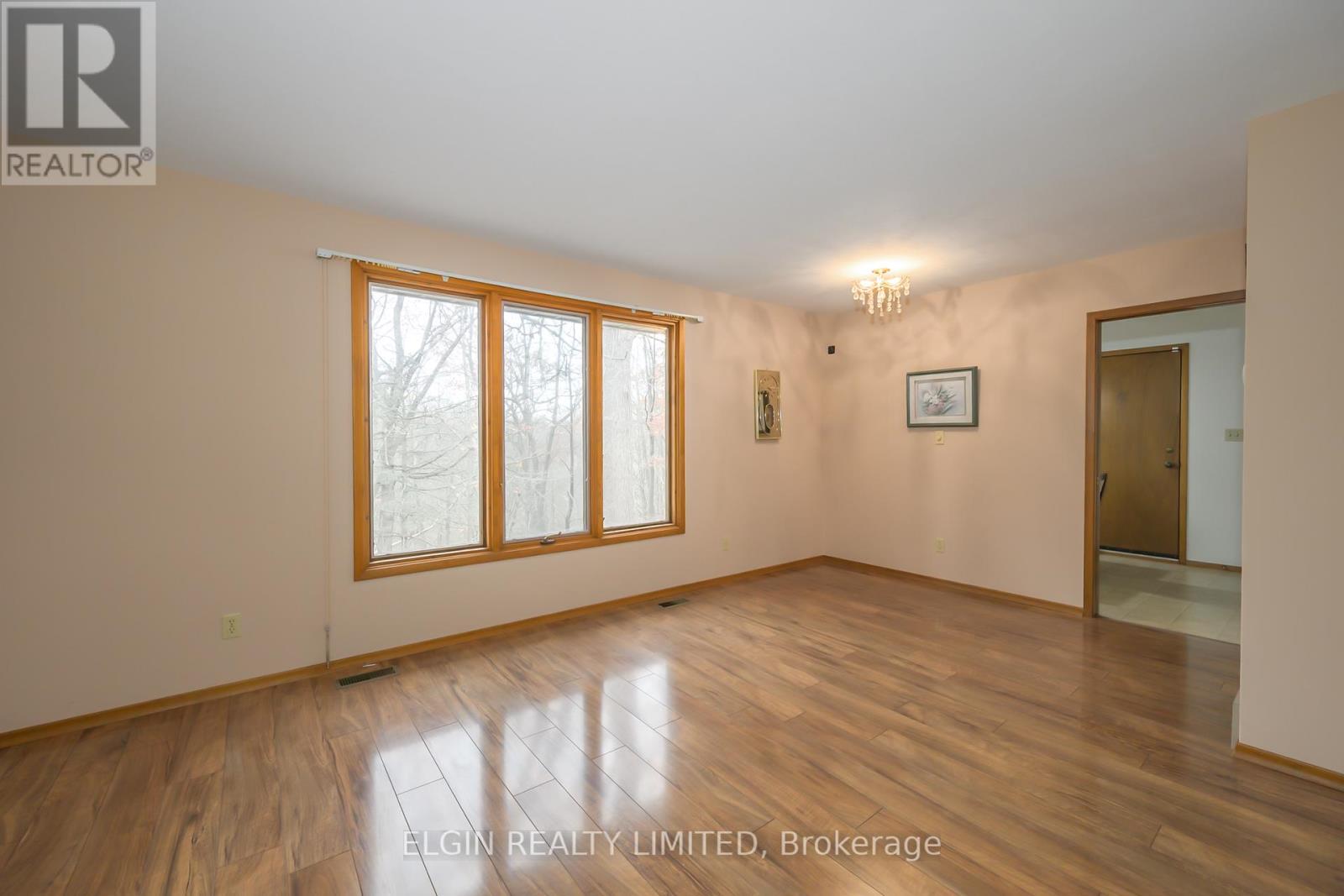 2 Oak Street, St. Thomas, Ontario  N5R 1R4 - Photo 5 - X12555188