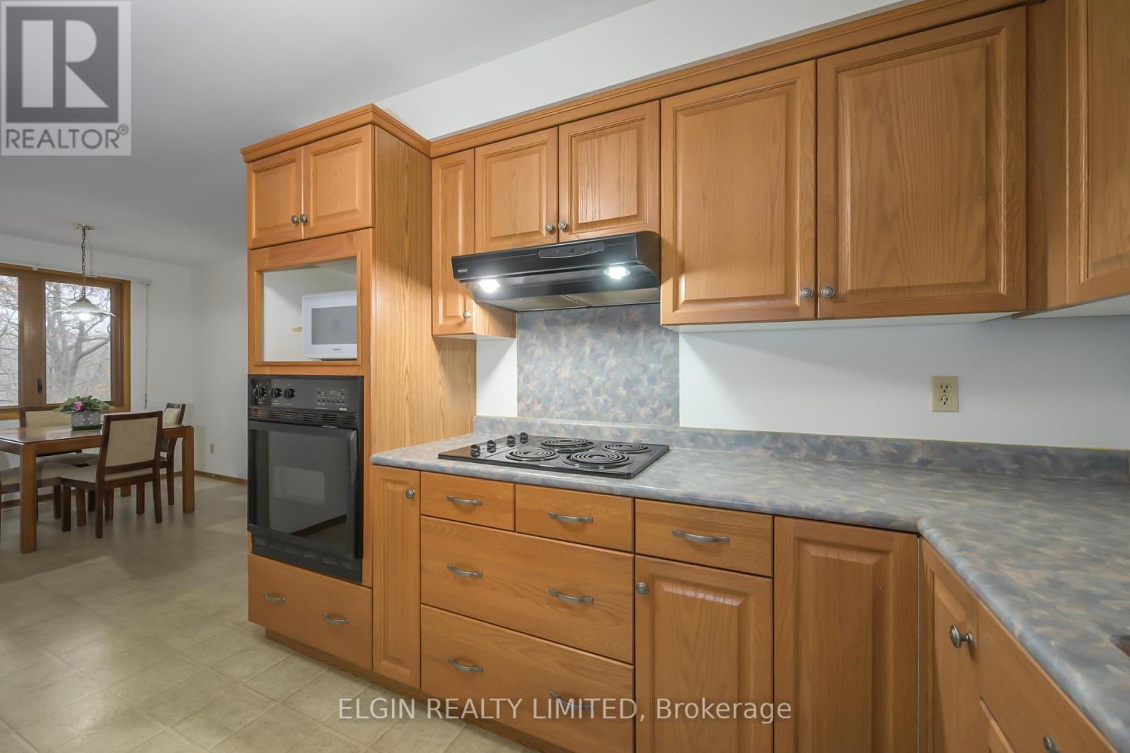 2 Oak Street, St. Thomas, Ontario  N5R 1R4 - Photo 7 - X12555188