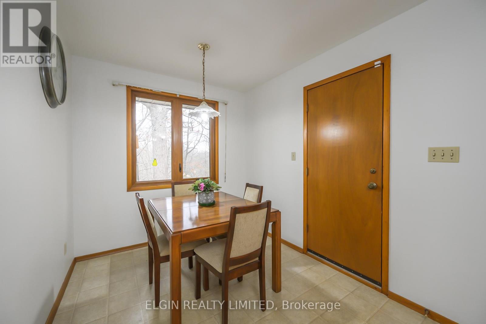 2 Oak Street, St. Thomas, Ontario  N5R 1R4 - Photo 8 - X12555188