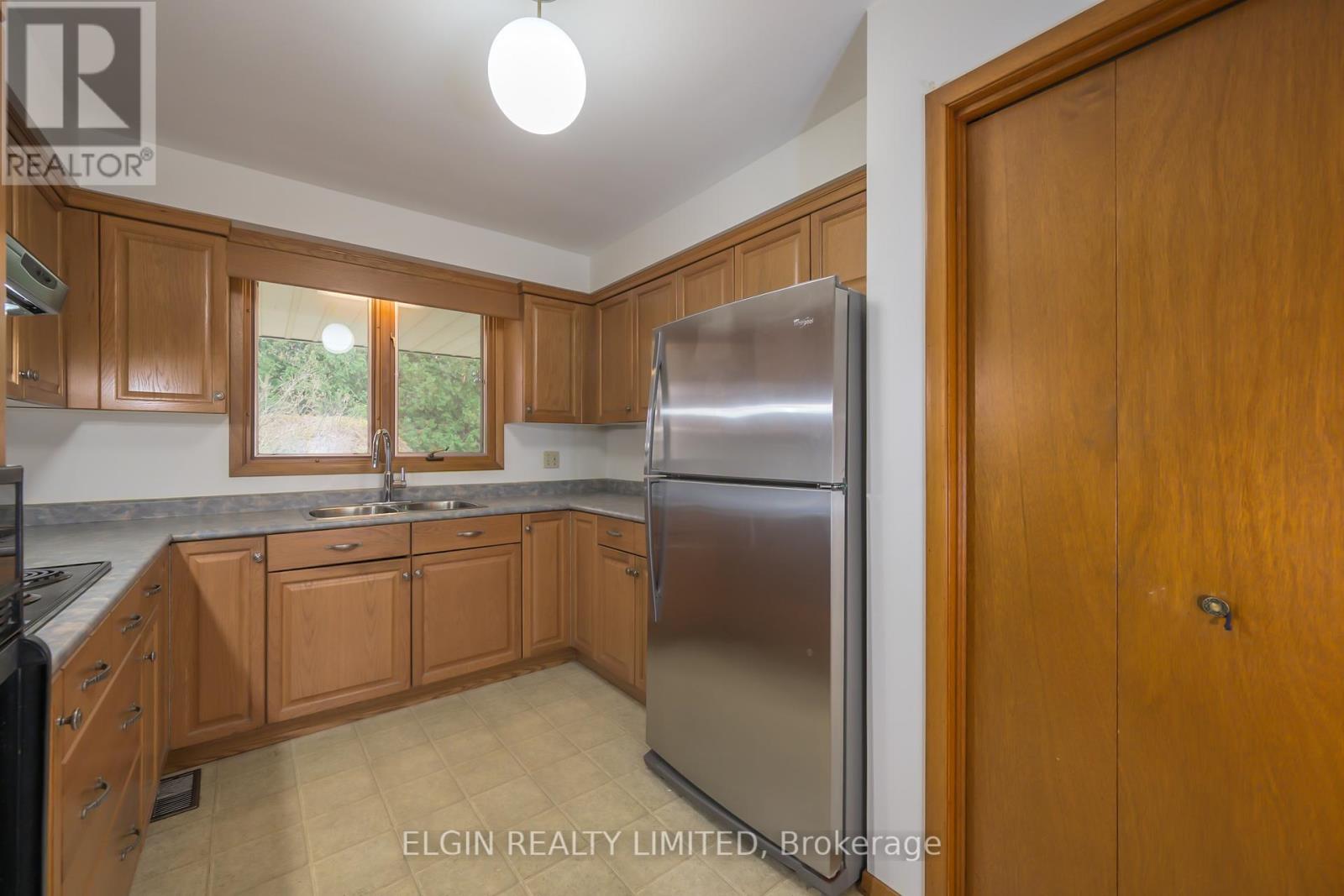 2 Oak Street, St. Thomas, Ontario  N5R 1R4 - Photo 9 - X12555188