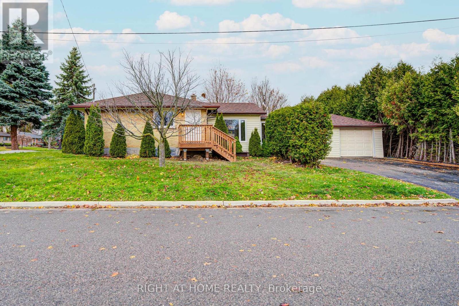 705 GLENFOREST STREET, Oshawa, Ontario