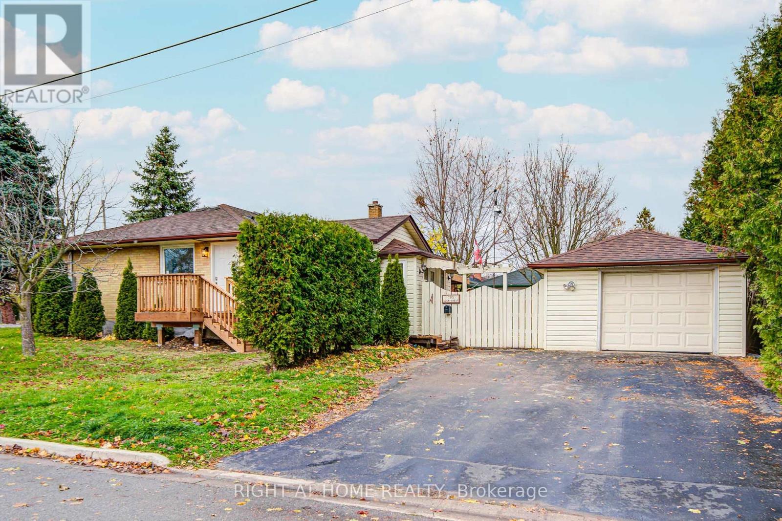 705 Glenforest Street, Oshawa, Ontario  L1J 5E9 - Photo 2 - E12555110