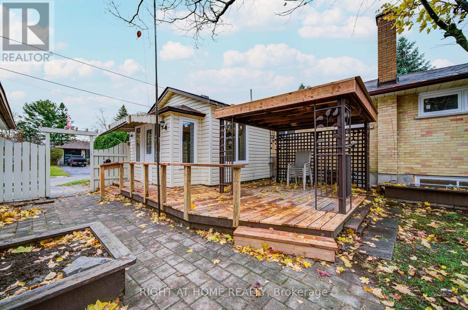 705 Glenforest Street, Oshawa, Ontario  L1J 5E9 - Photo 3 - E12555110