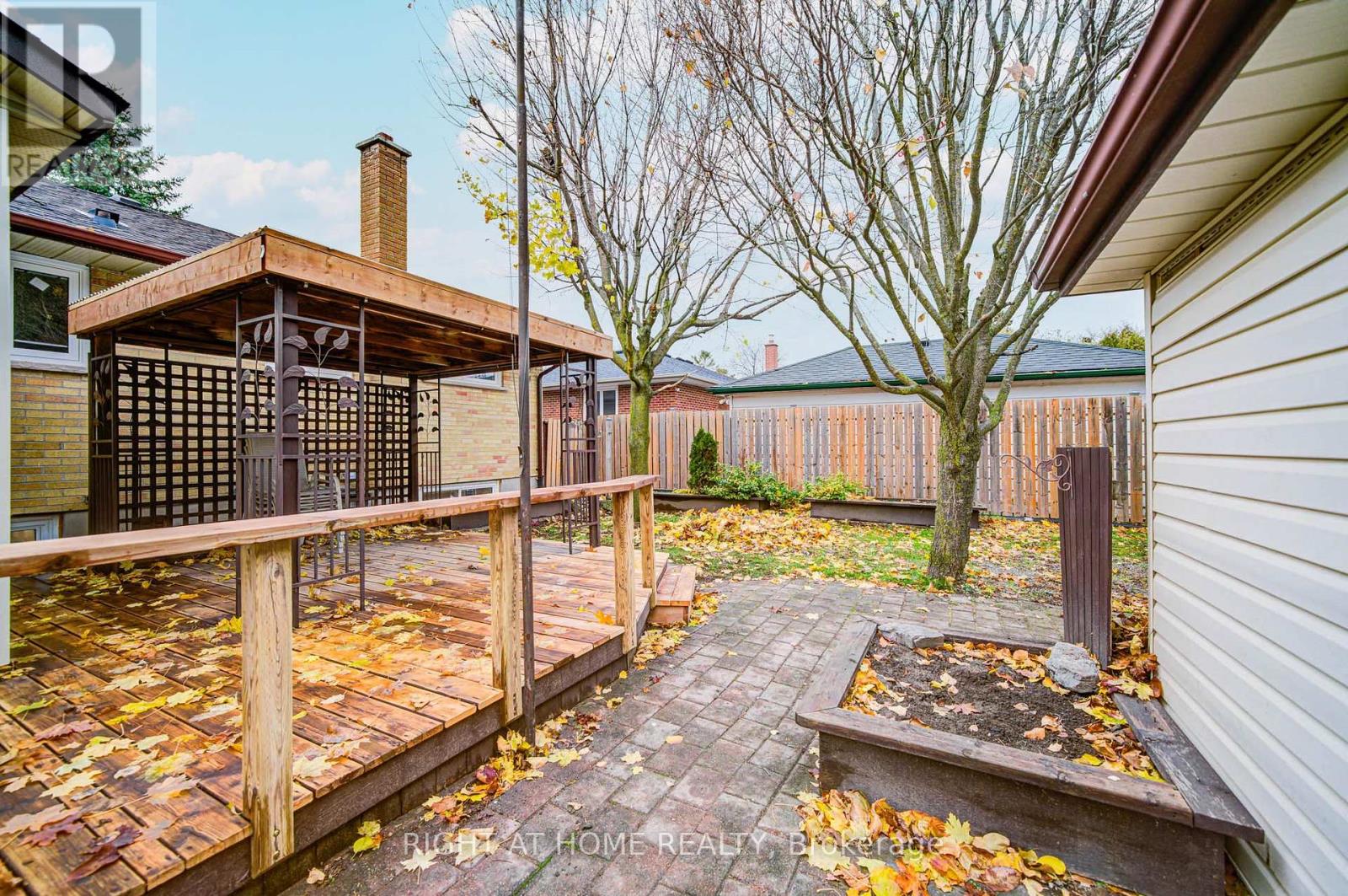 705 Glenforest Street, Oshawa, Ontario  L1J 5E9 - Photo 4 - E12555110