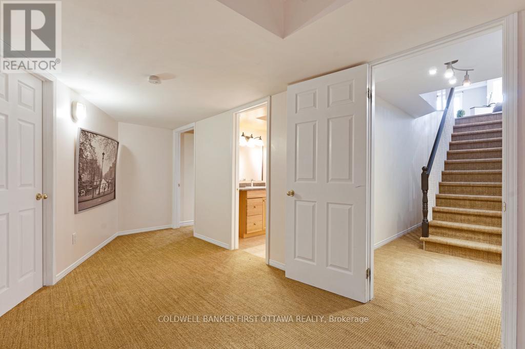 5525 Pettapiece Crescent, Ottawa, Ontario  K4M 1C6 - Photo 36 - X12555168