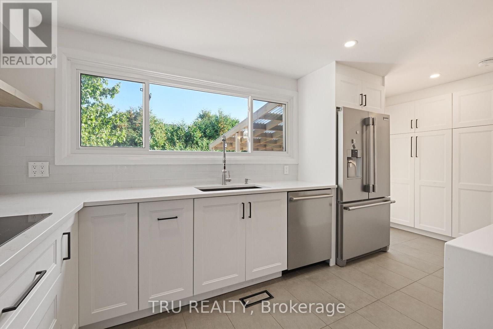 12 Apache Crescent, Ottawa, Ontario  K2E 6H7 - Photo 17 - X12555196