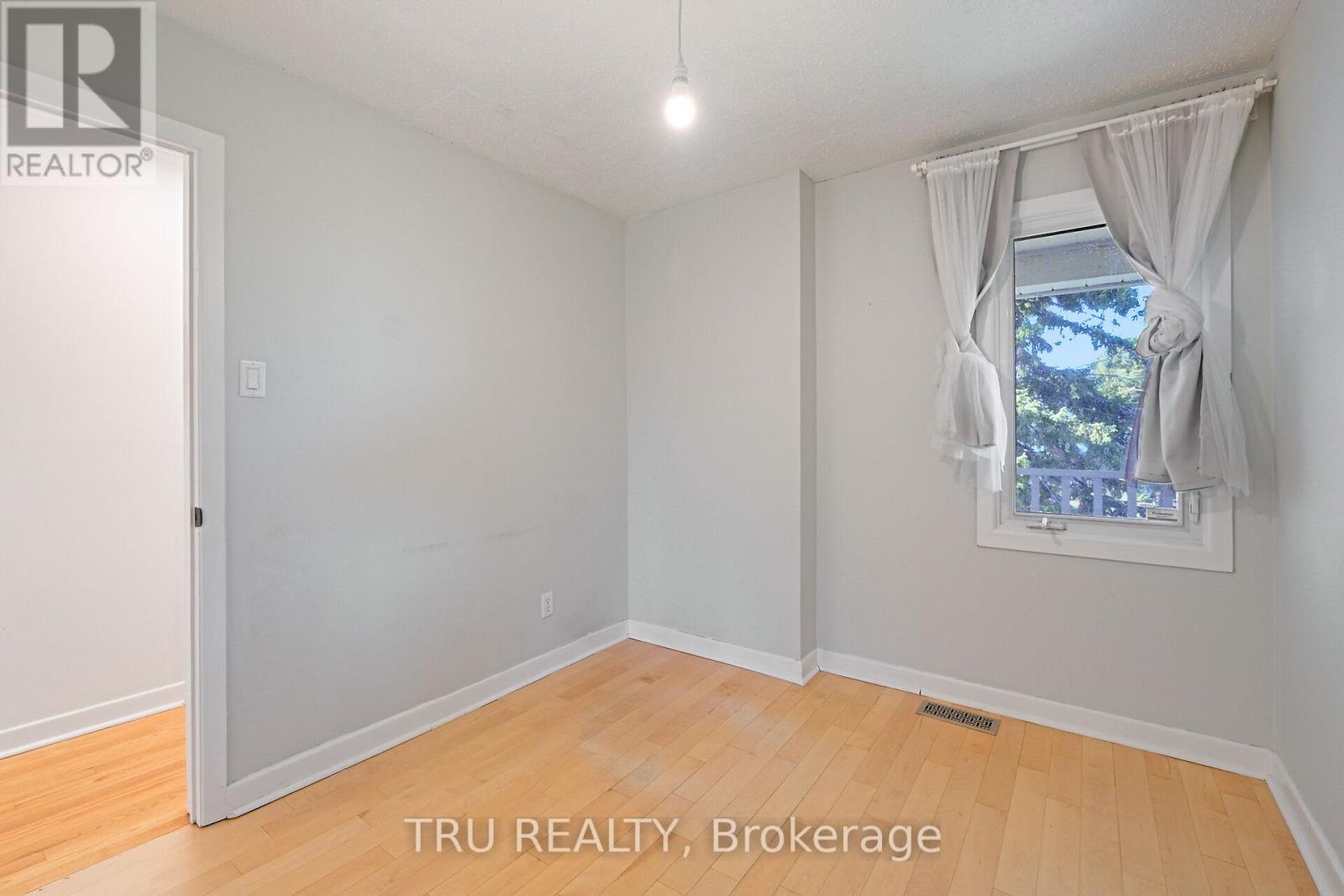 12 Apache Crescent, Ottawa, Ontario  K2E 6H7 - Photo 35 - X12555196