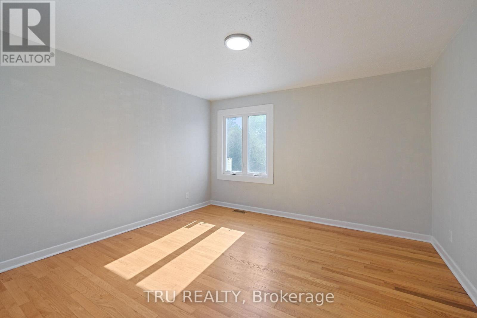 12 Apache Crescent, Ottawa, Ontario  K2E 6H7 - Photo 36 - X12555196