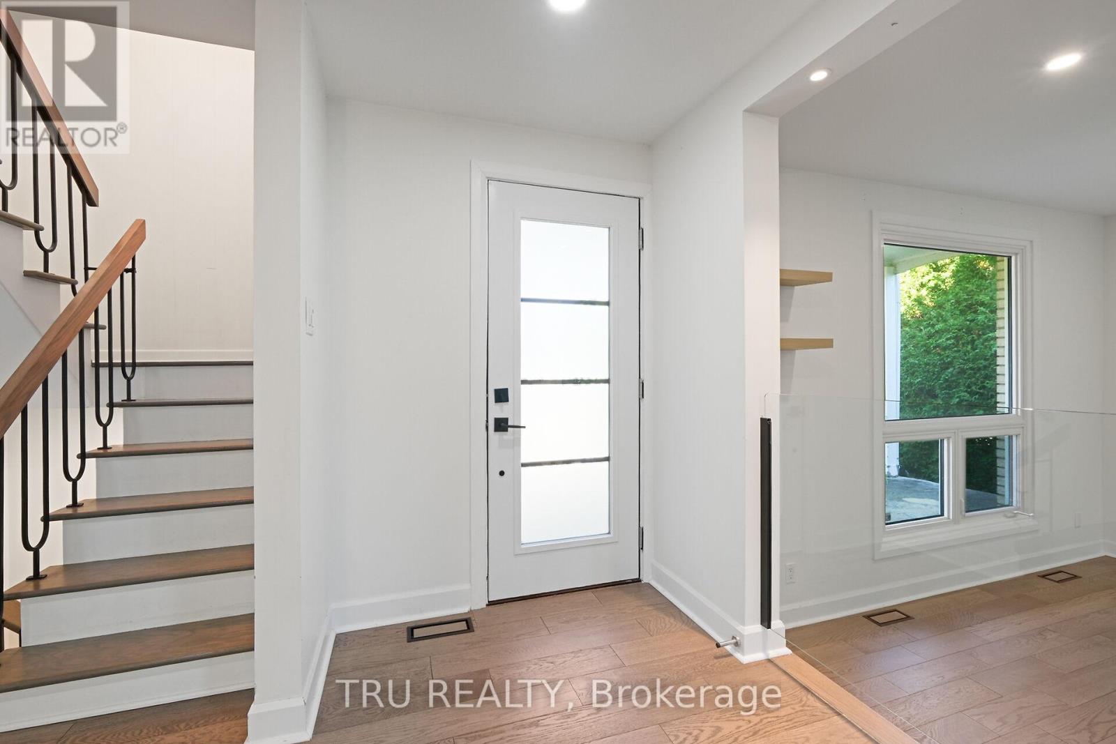 12 Apache Crescent, Ottawa, Ontario  K2E 6H7 - Photo 4 - X12555196