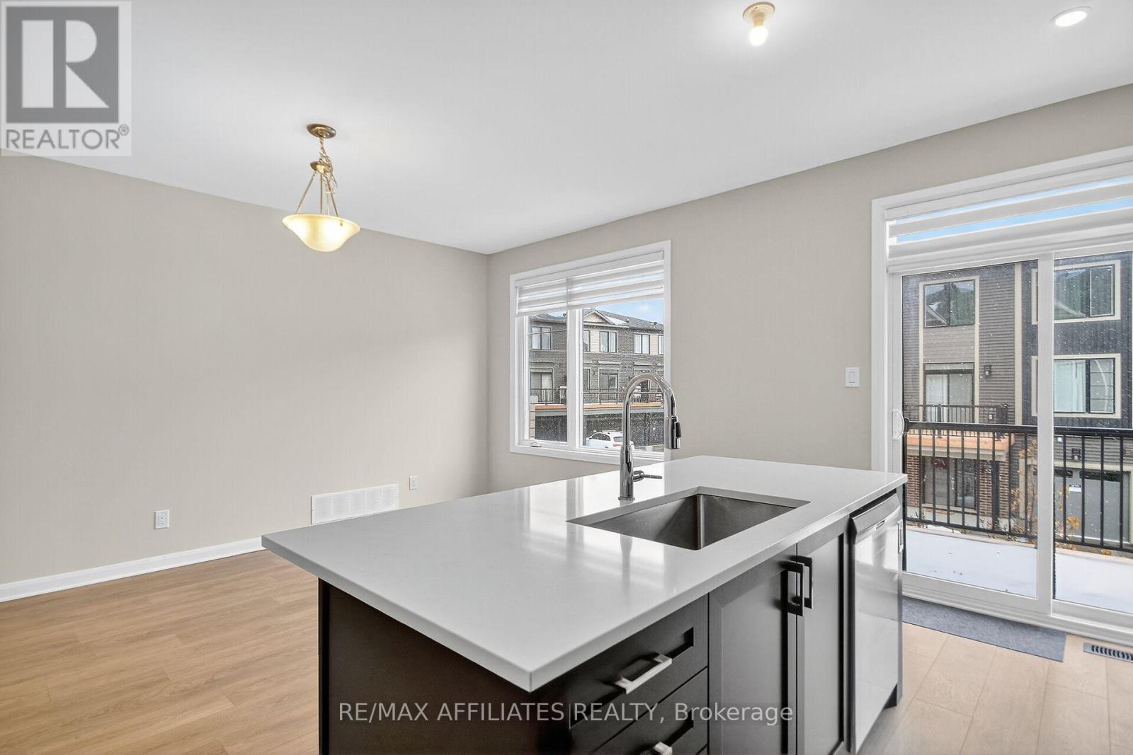 525 Woodlily Private, Ottawa, Ontario  K2T 0S6 - Photo 12 - X12555250