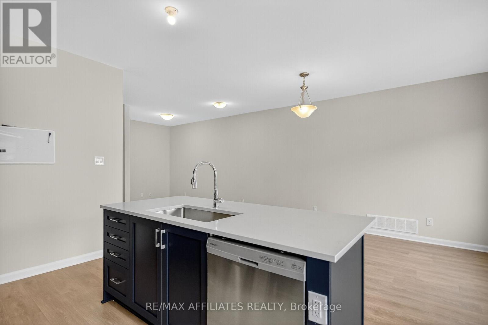 525 Woodlily Private, Ottawa, Ontario  K2T 0S6 - Photo 13 - X12555250