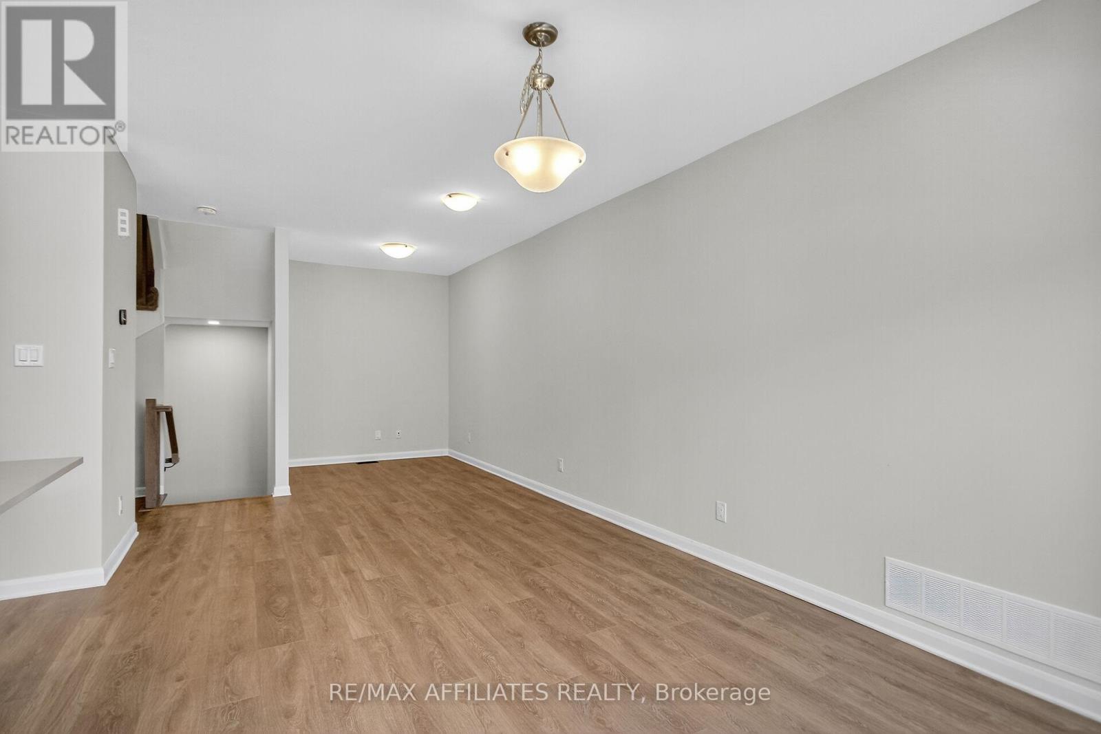 525 Woodlily Private, Ottawa, Ontario  K2T 0S6 - Photo 17 - X12555250