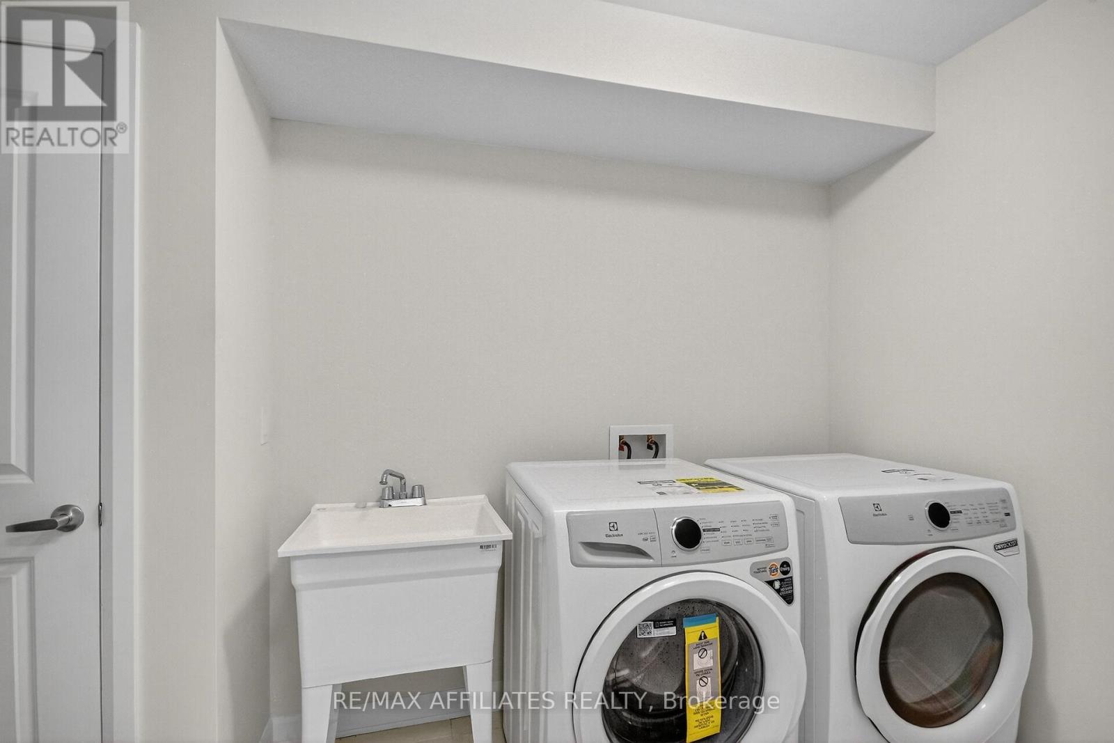 525 Woodlily Private, Ottawa, Ontario  K2T 0S6 - Photo 4 - X12555250