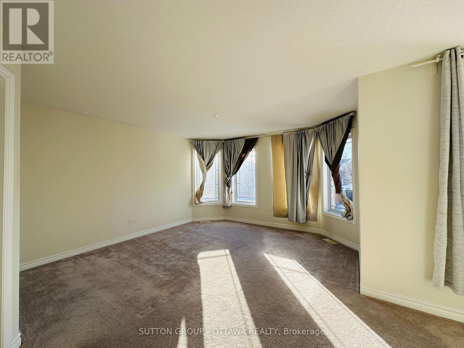 416 Cresthaven Drive, Ottawa, Ontario  K2G 4P4 - Photo 12 - X12555252